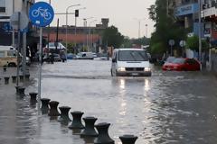 Εικόνες καταστροφής μετά τη θεομηνία στη Θεσσαλονίκη