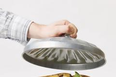 Γιατί πρέπει να βάζεις πάντα λίγο βαμβάκι στα σκουπίδια σου