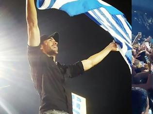 Φωτογραφία για Αποθεώθηκε ο Enrique Iglesias με την ελληνική σημαία στα χέρια στο ΟΑΚΑ