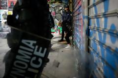 ΠΑΟΚ ΑΕΚ Τελικός Κυπέλλου Ποδοσφαίρου Ένταση με οπαδούς του ΠΑΟΚ στο Σύνταγμα!