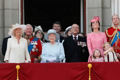 Πώς βγάζει τα χρήματά της η βασιλική οικογένεια, Ελισάβετ, Κάρολος, Γουίλιαμ, Κέιτ