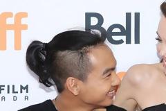 Στενοχώριες για την Angelina Jolie: Δεν τη θέλει ο γιος της Maddox!