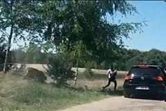 Eικόνες - ΣΟΚ: Τσιτάχ κυνηγούν Γάλλους τουρίστες σε πάρκο-σαφάρι