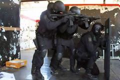 Το Διαρρηκτών βρήκε τους δραπέτες - Επιχείρηση της ΕΚΑΜ στη Νέα Φιλαδέλφεια