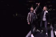 Eurovision: Καλπάζει επικίνδυνα για τη Φουρέιρα ο Ιρλανδός με το gay ζευγάρι επί σκηνής