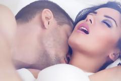 Σεξ: Τι γίνεται στο σώμα της γυναίκας όταν διεγείρεται σεξουαλικά