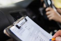 Επί 17 χρόνια έπαιρναν μίζες για να δίνουν διπλώματα οδήγησης