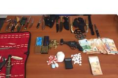 Κρήτη: Τους έπιασαν με κοκαΐνη και ένα ...οπλοστάσιο