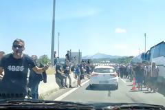 Προκλητικά βίντεο - Οπαδοί του ΠΑΟΚ με συνθήματα κατά της Αθήνας με το που πάτησαν το πόδι τους στις Αφίδνες [video]