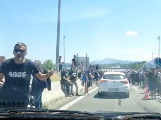 Φωτογραφία για Προκλητικά βίντεο - Οπαδοί του ΠΑΟΚ με συνθήματα κατά της Αθήνας με το που πάτησαν το πόδι τους στις Αφίδνες [video]