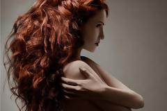 Πιο τολμηρές οι μελαχρινές από τις κοκκινομάλλες;