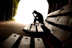 Μοναξιά: Η νέα μάστιγα που «καταστρέφει» την υγεία μας