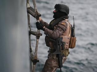 Φωτογραφία για Νηοψία στη Μαύρη Θάλασσα καρέ- καρέ: Η αδρεναλίνη στο κόκκινο –  Ισπανοί ελέγχουν “ύποπτο” πλοίο στην άσκηση Sea Shield  με ελληνική συμμετοχή