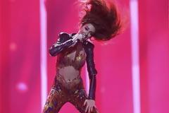 ΔΕΙΤΕ ΤΗΝ ΦΟΥΡΕΙΡΑ ΟΤΑΝ ΕΙΧΕ ΠΡΟΣΠΑΘΗΣΕΙ ΝΑ ΕΚΠΡΟΣΩΠΗΣΕΙ ΤΗΝ ΕΛΛΑΔΑ ΣΤΗΝ EUROVISION ,ΗΤΑΝ ΜΙΑ ΑΛΛΗ.....