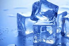 Τι κίνδυνο για την υγεία μας μπορούν να κρύβουν τα παγάκια;