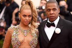 Δηλαδή αυτό το πλάσμα κυκλοφορεί μαζί του; - Γι' αυτό άσχημοι καταλήγουν με όμορφες