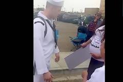 Ναύτης είχε να δει για μήνες τη σύζυγό του. Οταν τη συνάντησε ήταν έγκυος...