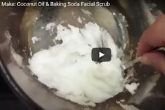 Πήρε 2 συστατικά και άρχισε να τρίβει τα μαύρα στίγματα στη μύτη της - Δείτε το απίστευτο αποτέλεσμα!  [video]