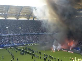 Φωτογραφία για Ιστορικός υποβιβασμός για το Αμβούργο - Χαμός στο γήπεδο