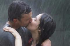 Για ποιο λόγο οι άνθρωποι προτιμούν το... γαλλικό φιλί;