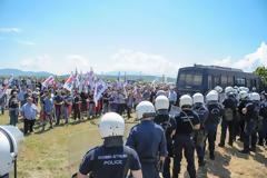 Μαζική και μαχητική η κινητοποίηση στη Βάση του AKTIOY (ΦΩΤΟ)