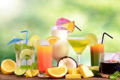 Πόσες θερμίδες έχουν μερικά γνωστά καλοκαιρινά ποτά