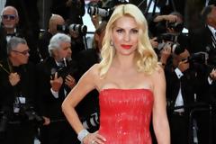 Μενεγάκη: Η εντυπωσιακή της εμφάνιση στο κόκκινο χαλί του Φεστιβάλ Κινηματογράφου στις Κάννες