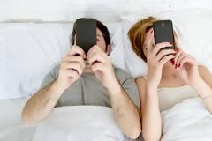 15 σημάδια που μαρτυρούν ότι έχει χαθεί το ενδιαφέρον από τη σχέση σας