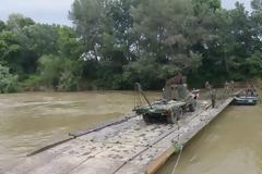 Κατασκευή πλωτής γέφυρας στο ΚΕΠΜ/1ης Στρατιάς από το 730 ΤΜΧ Γ/Φ (10 ΦΩΤΟ)