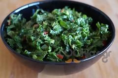 Η συνταγή της Ημέρας: Σαλάτα κέιλ με λεμόνι, καυτερή πιπεριά και μέντα