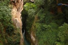 Ένα ιδιαίτερο, φυσικό γεφύρι που οι ντόπιοι «βάφτισαν» Διαβολογέφυρο [video]