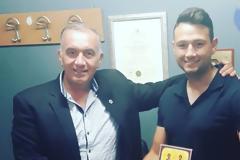 Βραβεύθηκε ροδίτης στρατιώτης που βρήκε πορτοφόλι με 3.000 ευρώ και το παρέδωσε