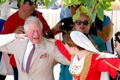 Το μάθαμε! Τι είπε ο Κάρολος στη νεαρή Κρητικιά που χόρεψε μαζί του...