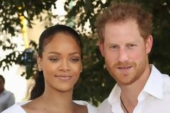 Όταν ρώτησαν τη Rihanna αν θα βρίσκεται στο βασιλικό γάμο, η απάντηση ήταν πληρωμένη…