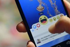 Πρωτόγνωρη απόφαση: Καταδικάστηκε σε φυλάκιση για μία χαμογελαστή φατσούλα στο Facebook!