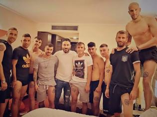 Φωτογραφία για Γιώργος Μαυρίδης: Το τατουάζ που κάνει στους παίκτες του ΠΑΟΚ και τους φέρνει γούρι