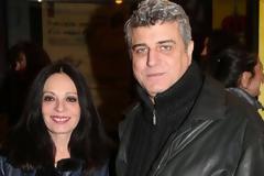 Σπάνιο φωτογραφικό ντοκουμέντο! Δείτε την Έφη Μουρίκη ντυμένη νύφη με κόκκινο φόρεμα