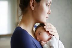 Μαμάδες με διπολική διαταραχή: Τι συμβαίνει στην καθημερινότητά τους;