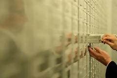 Τραπεζικοί υπάλληλοι έκλεβαν θυρίδες πελατών στη Θεσσαλονίκη - Έκαναν «φτερά» λίρες, χρυσαφικά και χρήματα!