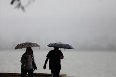 Καιρός: Συννεφιά και τοπικές βροχές 15.05.18