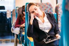 Κοιμάσαι λίγο; Νέα έρευνα αποκαλύπτει ότι κινδυνεύεις από κατάθλιψη