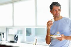 Γιατί δεν πρέπει να τρώμε όρθιοι;