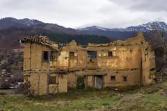 Τα εκπληκτικά πλινθόκτιστα σπίτια του Ανταρτικού