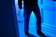 Πρωτοφανής ληστεία στην Μύκονο: Έκλεψε τα χρήματα της συζύγου του και έδεσε χειροπόδαρα το 5χρονο παιδί του!