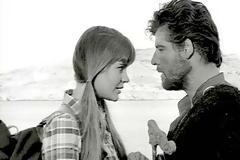 Θυμάστε την 19χρονη Σουηδέζα από την ταινία «Κορίτσια στον Ηλιο» – Δείτε πώς είναι σήμερα