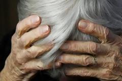 Νύχτα τρόμου για 92χρονη που βασανίστηκε από ληστές στο σπίτι της στη Γλυφάδα - Απείλησαν να τη σκοτώσουν, αν δεν τους έδινε χρήματα