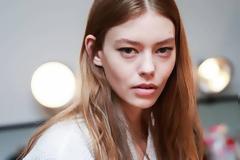 Έχεις ξηρό δέρμα; Αυτό είναι το μυστικό που πρέπει να κάνεις το πρωί στο μπάνιο σου