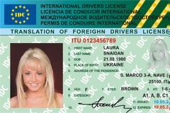 Μόνο με διεθνές δίπλωμα οδήγησης η ενοικίαση αυτοκινήτων από τουρίστες εκτός Ε.Ε.