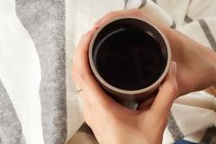 Προκαλεί ο καφές αφυδάτωση; Τι απαντούν οι ειδικοί