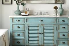 Βάλτε παλαιωμένο ξύλο στο μπάνιο σας και δείτε το να μεταμορφώνεται